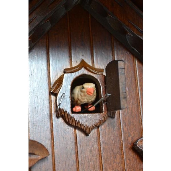 鳩時計 伝統の彫り物モデル 223/9W – ヴァルト