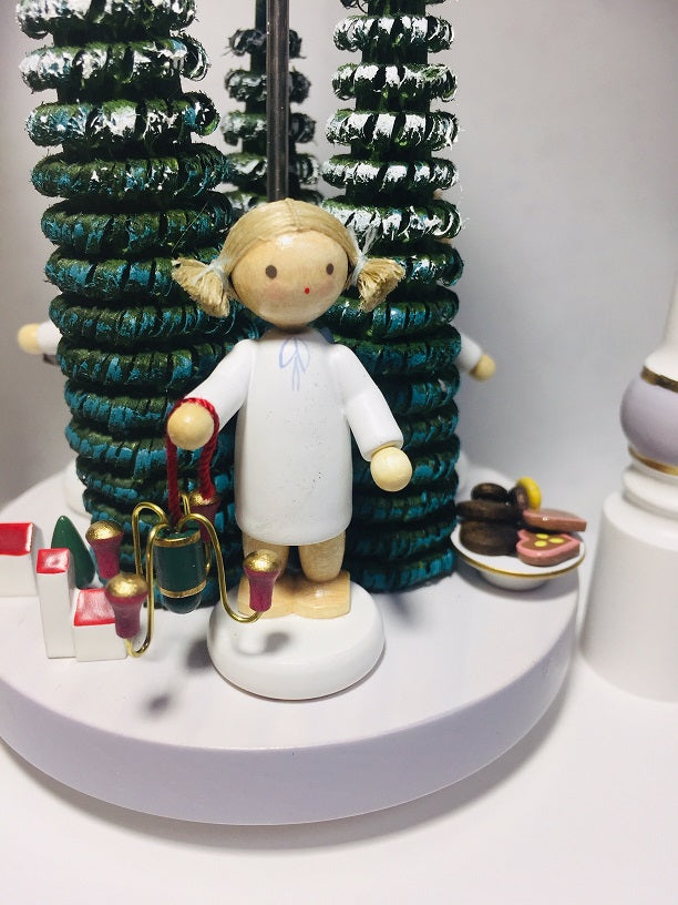 クリスマス　ピラミッド Christmas Friends Pyramid – Heath Ceramics